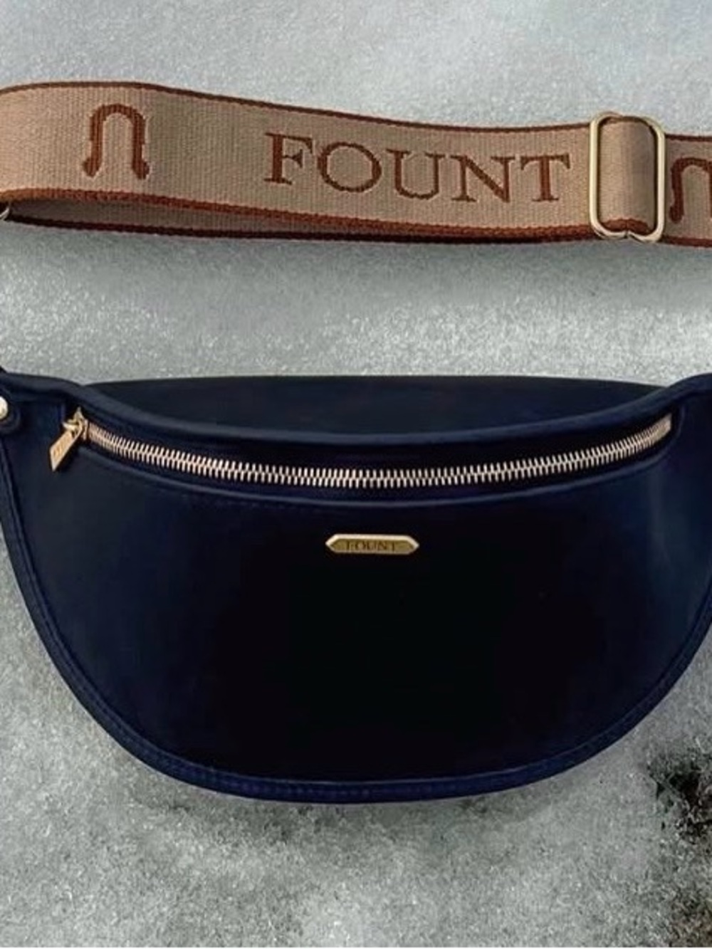 ISO Fount Trevi Belt Bag in Oxford Navy